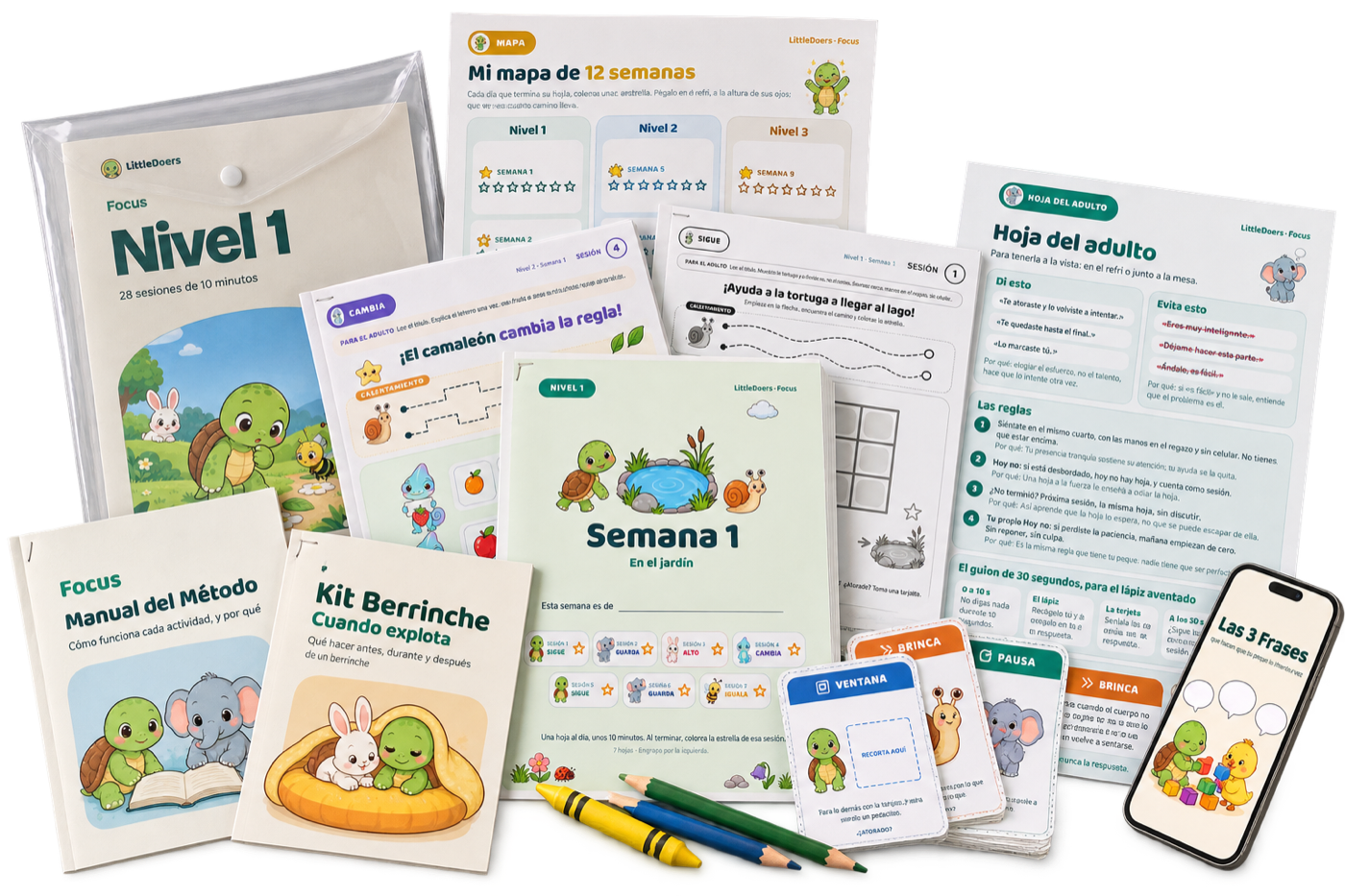 Todo el Focus Plus impreso: la carpeta del Nivel 1, la Semana 1 engrapada, hojas de los niveles, el Kit del adulto con sus tarjetas, el Manual, el Kit Berrinche, Las 3 Frases en el celular y el mapa de 12 semanas